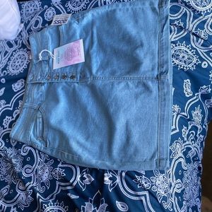 light wash blue jean skirt (NEVER WORN)